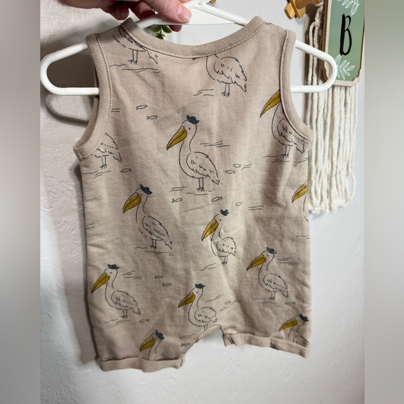 Rylee and Cru Davis Romper In Pelicans 0-3 NWT - Picture 4 of 5